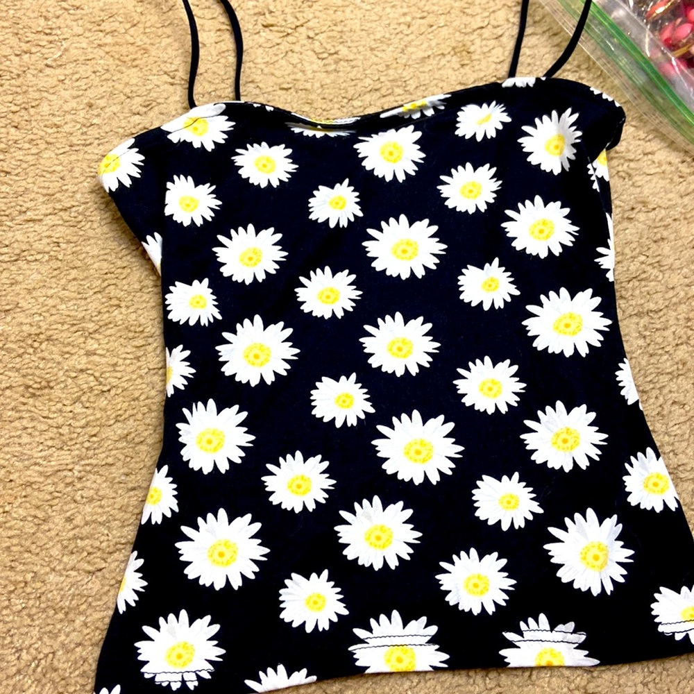MARCI RUE 21 XS CROPTOP TANK TOO WITH FLOWERS. NEVER BEEN WORN.